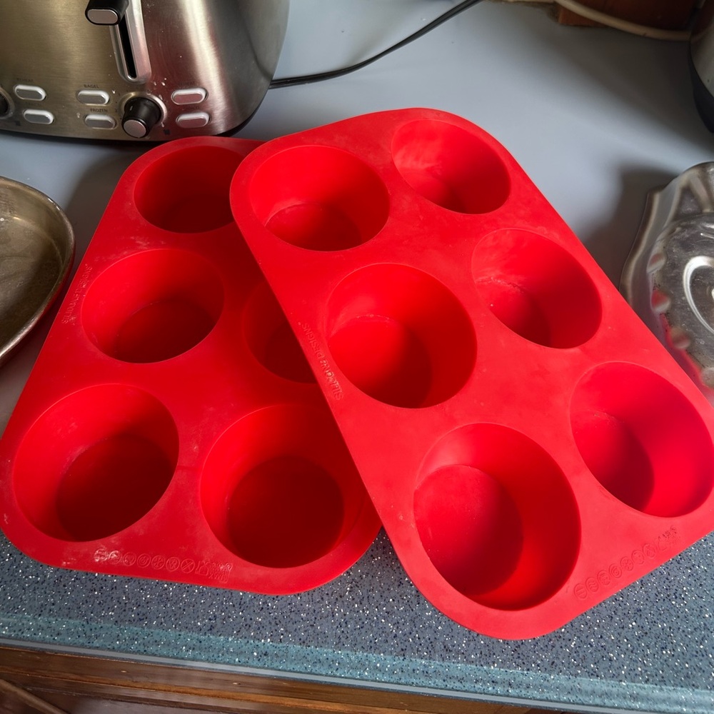 Red Silicone Muffin Pan